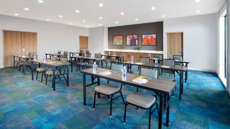 Home2 Suit by Hilton Albuquerque Airport Meeting