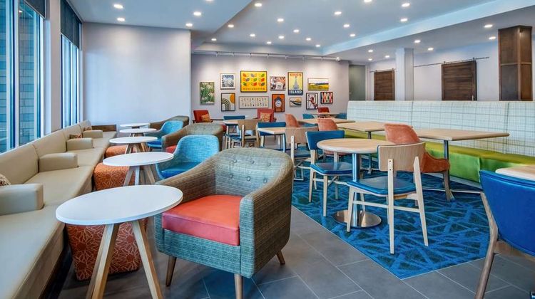 Home2 Suites by Hilton Cincinnati Lobby