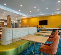 Home2 Suites by Hilton Cincinnati Lobby