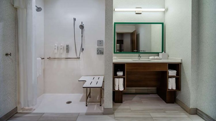 Home2 Suites by Hilton Cincinnati Room