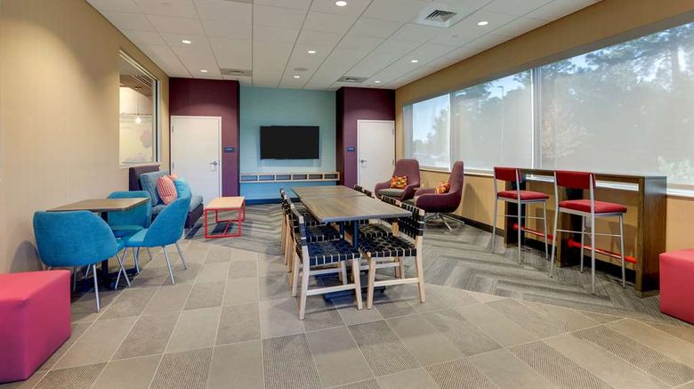 <b>Tru by Hilton Leland Wilmington Meeting</b>. Images powered by <a href="https://iceportal.shijigroup.com/" title="IcePortal" target="_blank">IcePortal</a>.