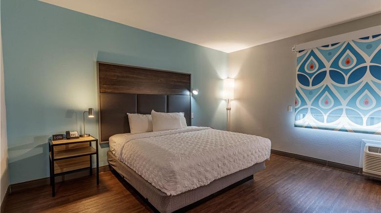 <b>Tru by Hilton McKinney Room</b>. Images powered by <a href="https://iceportal.shijigroup.com/" title="IcePortal" target="_blank">IcePortal</a>.