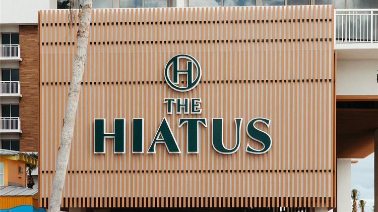 Hiatus Clearwater Beach-Curio Collection Exterior