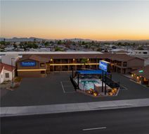 Travelodge by Wyndham Parker Exterior