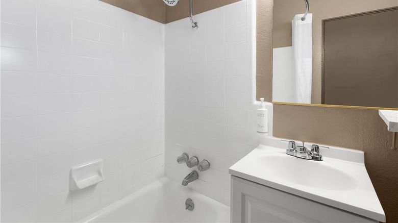 <b>Travelodge by Wyndham Parker Room</b>. Images powered by <a href="https://iceportal.shijigroup.com/" title="IcePortal" target="_blank">IcePortal</a>.