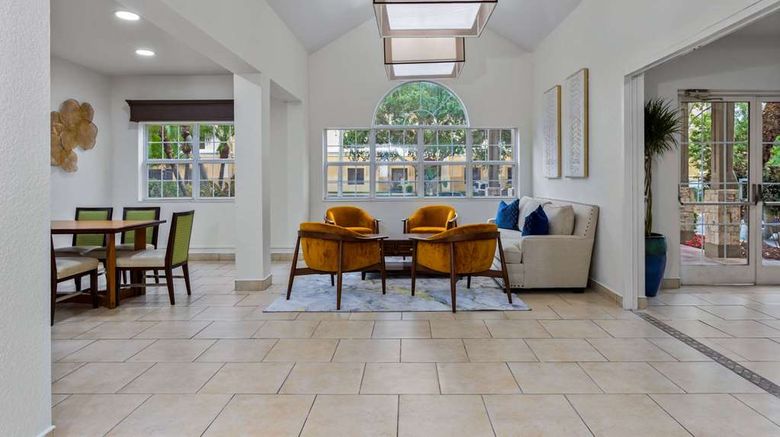 <b>Baymont by Wyndham Orlando/Intl Dr Lobby</b>. Images powered by <a href="https://iceportal.shijigroup.com/" title="IcePortal" target="_blank">IcePortal</a>.