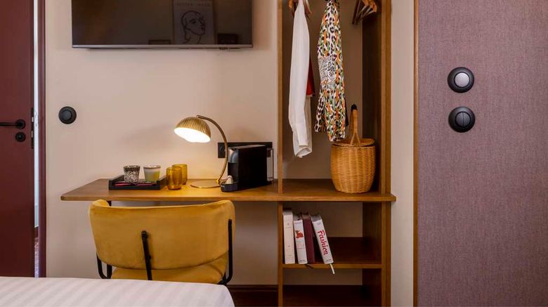 <b>Hotel Ernest Room</b>. Images powered by <a href="https://iceportal.shijigroup.com/" title="IcePortal" target="_blank">IcePortal</a>.