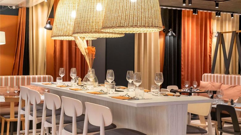 <b>Novotel Rouen Centre Cathedrale Restaurant</b>. Images powered by <a href="https://iceportal.shijigroup.com/" title="IcePortal" target="_blank">IcePortal</a>.