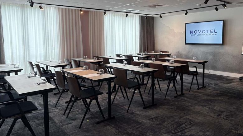 <b>Novotel Rouen Centre Cathedrale Meeting</b>. Images powered by <a href="https://iceportal.shijigroup.com/" title="IcePortal" target="_blank">IcePortal</a>.