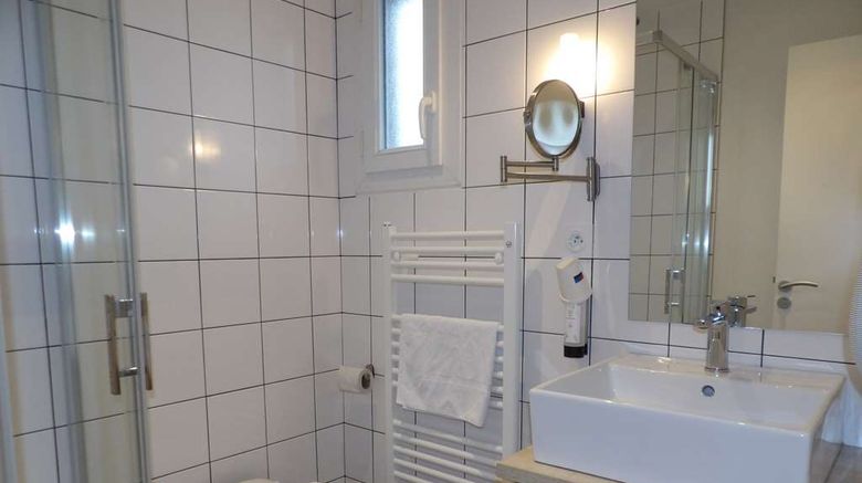 <b>Hotel le Broceliande, Sure Coll by BW Room</b>. Images powered by <a href="https://iceportal.shijigroup.com/" title="IcePortal" target="_blank">IcePortal</a>.