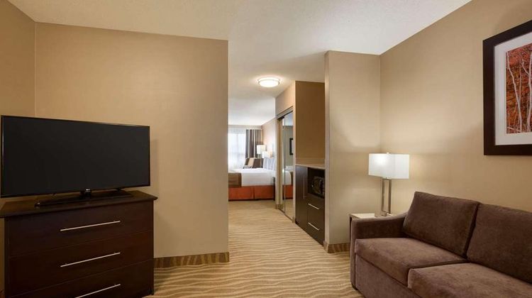 Park Inn by Radisson Toronto-Markham Suite