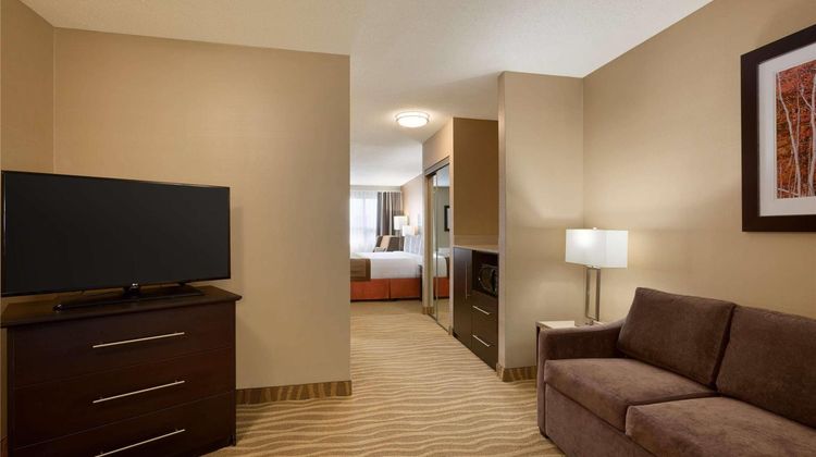 Park Inn by Radisson Toronto-Markham Suite