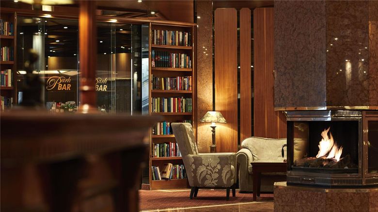 <b>Parkhotel Guetersloh Lobby</b>. Images powered by <a href="https://iceportal.shijigroup.com/" title="IcePortal" target="_blank">IcePortal</a>.