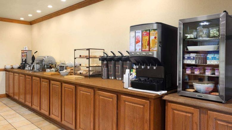 <b>Country Inn & Suites by Radisson Restaurant</b>. Images powered by <a href="https://iceportal.shijigroup.com/" title="IcePortal" target="_blank">IcePortal</a>.