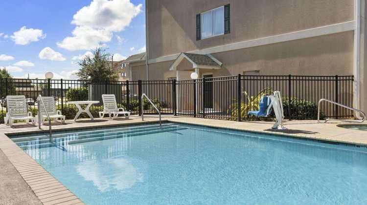 Country Inn & Suites by Radisson Pool
