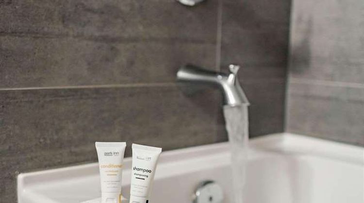 Park Inn by Radisson Leduc Room