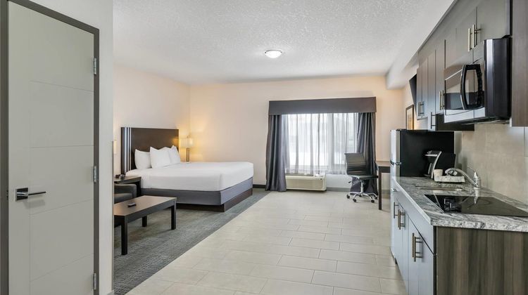 Park Inn Edmonton Airport Suite