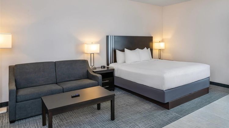 Park Inn Edmonton Airport Suite