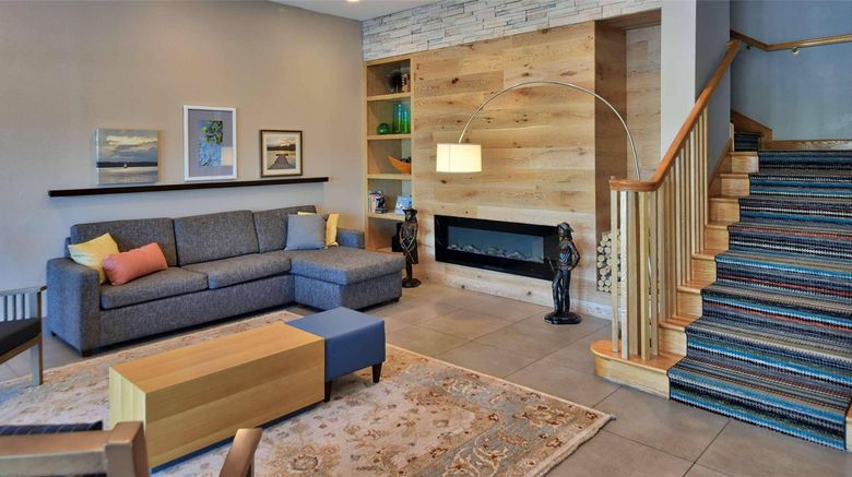 <b>Country Inn & Suites Ocala Lobby</b>. Images powered by <a href="https://iceportal.shijigroup.com/" title="IcePortal" target="_blank">IcePortal</a>.