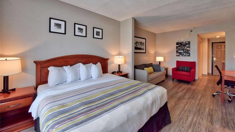 <b>Country Inn & Suites Ocala Room</b>. Images powered by <a href="https://iceportal.shijigroup.com/" title="IcePortal" target="_blank">IcePortal</a>.