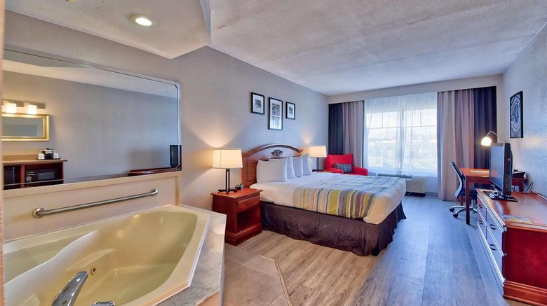 <b>Country Inn & Suites Ocala Suite</b>. Images powered by <a href="https://iceportal.shijigroup.com/" title="IcePortal" target="_blank">IcePortal</a>.