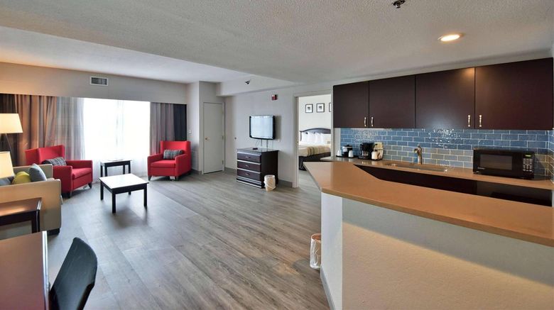 <b>Country Inn & Suites Ocala Room</b>. Images powered by <a href="https://iceportal.shijigroup.com/" title="IcePortal" target="_blank">IcePortal</a>.