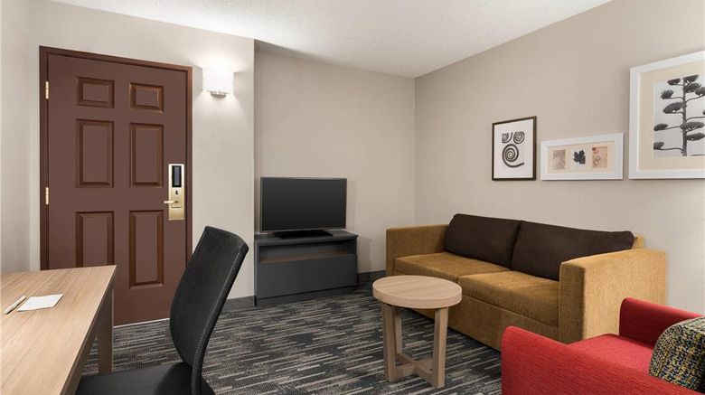 <b>Country Inn & Suites Boise West Suite</b>. Images powered by <a href="https://iceportal.shijigroup.com/" title="IcePortal" target="_blank">IcePortal</a>.