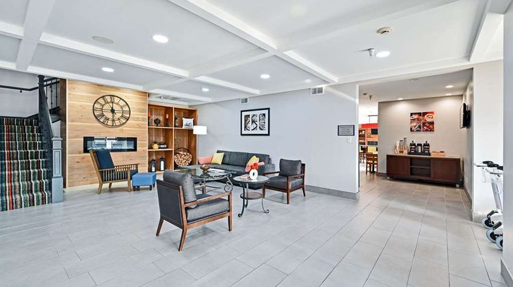 Country Inn & Suites Bloomington-Normal Lobby