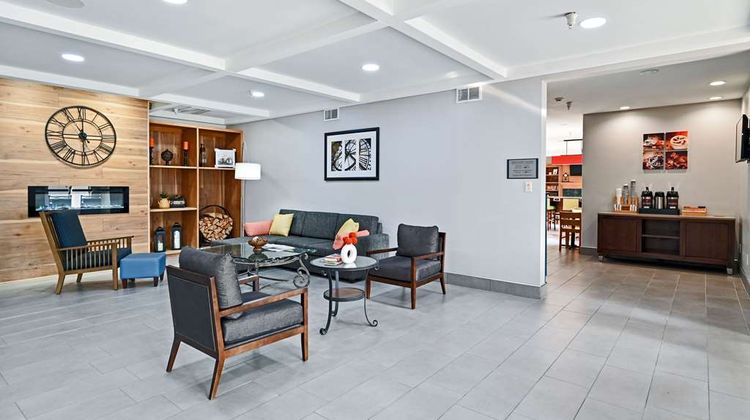 Country Inn & Suites Bloomington-Normal Lobby