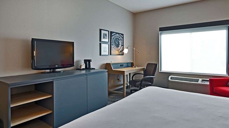 Country Inn & Suites Bloomington-Normal Suite