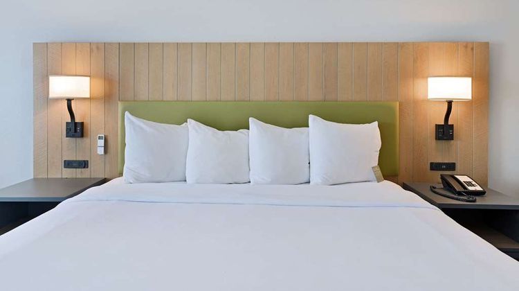 Country Inn & Suites Bloomington-Normal Suite