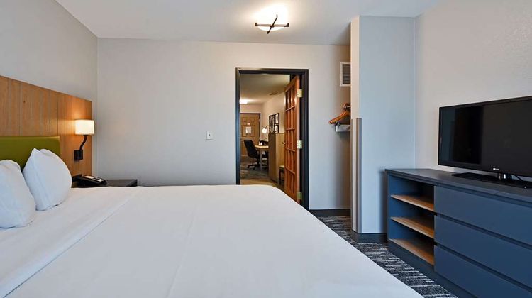 Country Inn & Suites Bloomington-Normal Suite