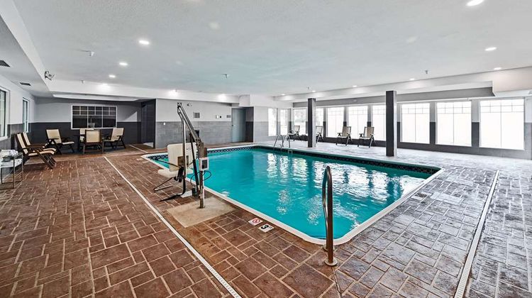 Country Inn & Suites Bloomington-Normal Pool