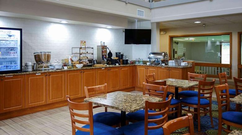 <b>Country Inn & Suites Mishawaka Restaurant</b>. Images powered by <a href="https://iceportal.shijigroup.com/" title="IcePortal" target="_blank">IcePortal</a>.