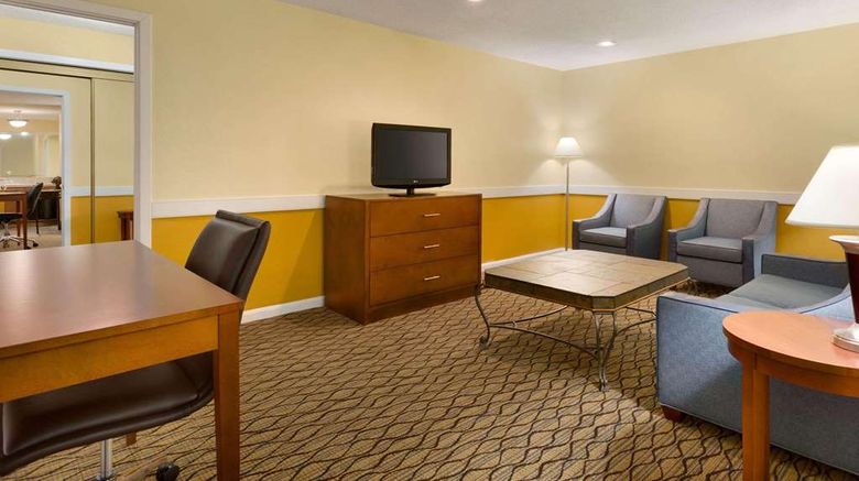 <b>Country Inn & Suites Mishawaka Room</b>. Images powered by <a href="https://iceportal.shijigroup.com/" title="IcePortal" target="_blank">IcePortal</a>.