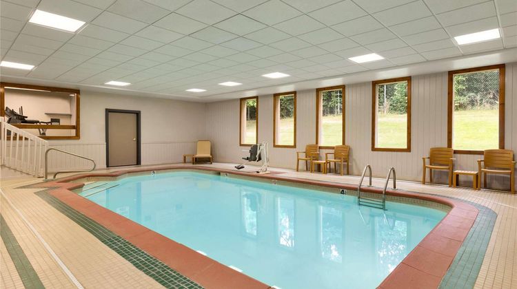 Country Inn & Suites Mishawaka Pool