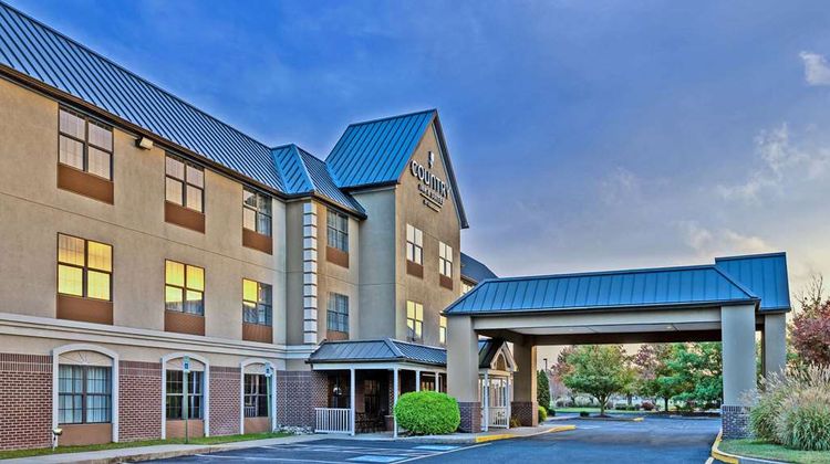 Country Inn & Suites Salisbury Exterior