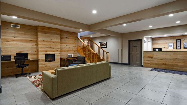 <b>Country Inn & Suites Salisbury Lobby</b>. Images powered by <a href="https://iceportal.shijigroup.com/" title="IcePortal" target="_blank">IcePortal</a>.