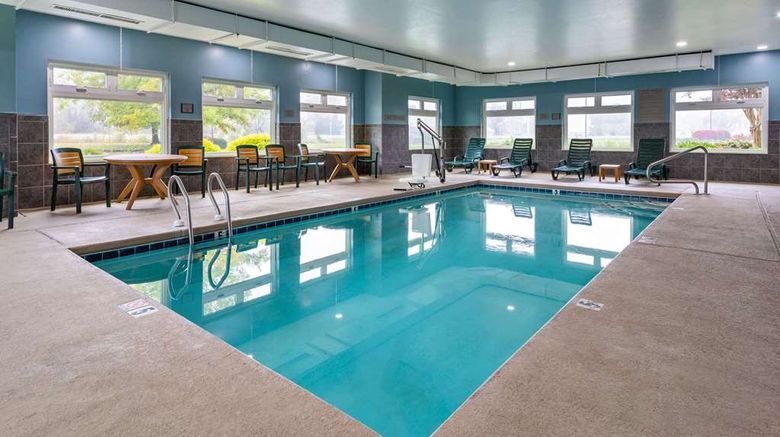 <b>Country Inn & Suites Salisbury Pool</b>. Images powered by <a href="https://iceportal.shijigroup.com/" title="IcePortal" target="_blank">IcePortal</a>.