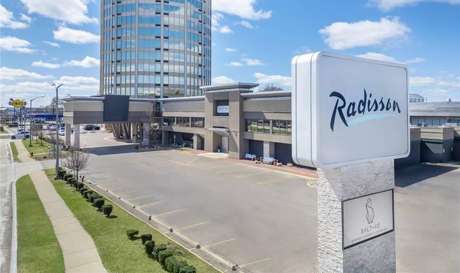 Radisson Hotel Southfield-Detroit Exterior