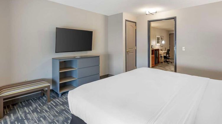 Country Inn & Suites St. Peters Suite