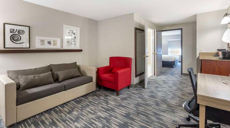 Country Inn & Suites St. Peters Suite