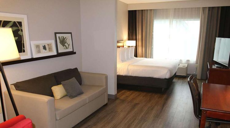 Country Inn & Suites Wilson Suite