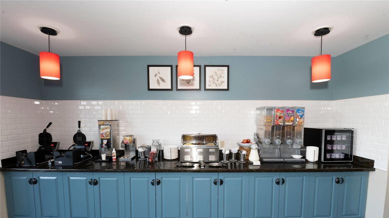 <b>Country Inn & Suites Harrisburg-Hershey Restaurant</b>. Images powered by <a href="https://iceportal.shijigroup.com/" title="IcePortal" target="_blank">IcePortal</a>.