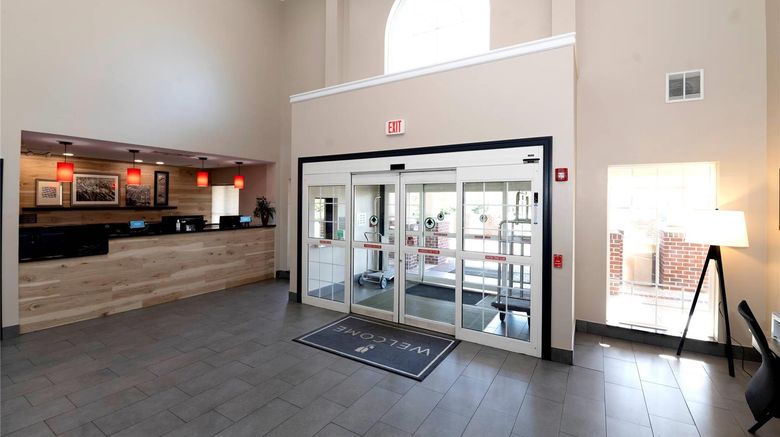 <b>Country Inn & Suites Harrisburg-Hershey Lobby</b>. Images powered by <a href="https://iceportal.shijigroup.com/" title="IcePortal" target="_blank">IcePortal</a>.