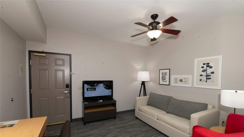 <b>Country Inn & Suites Harrisburg-Hershey Suite</b>. Images powered by <a href="https://iceportal.shijigroup.com/" title="IcePortal" target="_blank">IcePortal</a>.