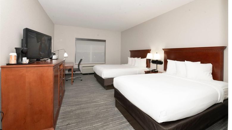 <b>Country Inn & Suites Harrisburg-Hershey Room</b>. Images powered by <a href="https://iceportal.shijigroup.com/" title="IcePortal" target="_blank">IcePortal</a>.