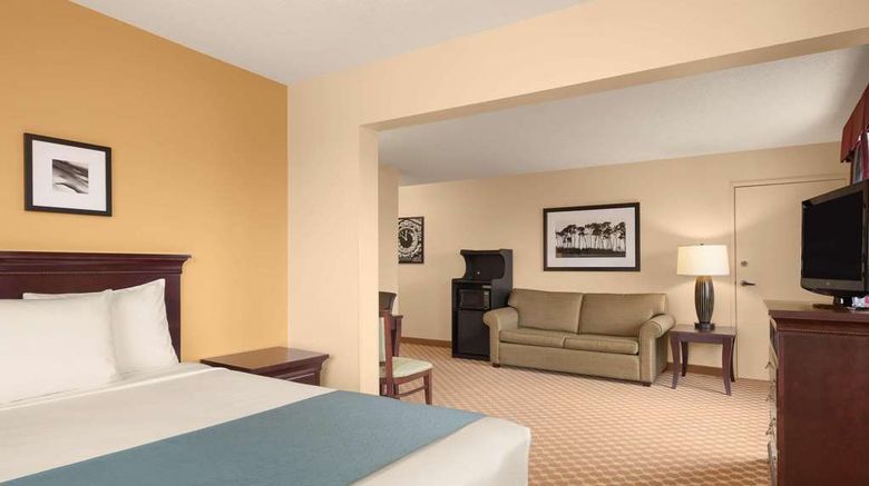 <b>Country Inn & Suites Sioux Falls Suite</b>. Images powered by <a href="https://iceportal.shijigroup.com/" title="IcePortal" target="_blank">IcePortal</a>.