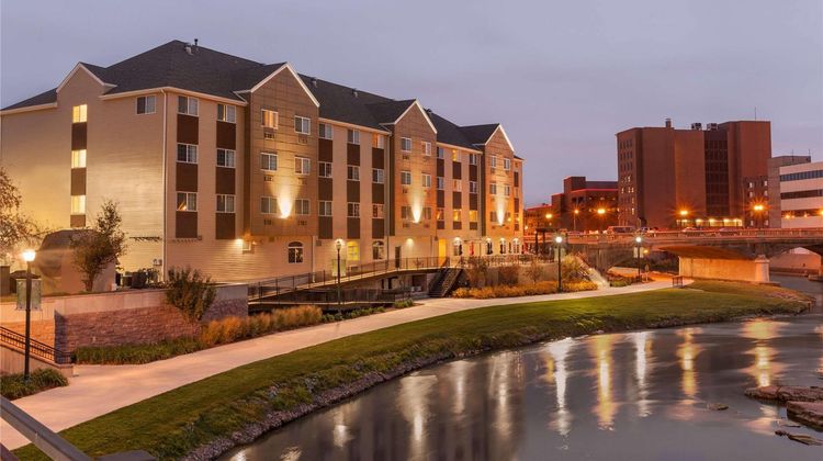 Country Inn & Suites Sioux Falls Exterior