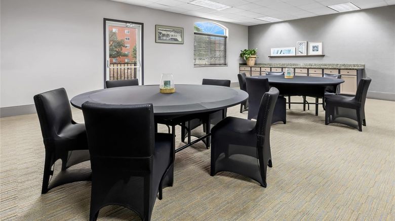 <b>Country Inn & Suites Sioux Falls Meeting</b>. Images powered by <a href="https://iceportal.shijigroup.com/" title="IcePortal" target="_blank">IcePortal</a>.